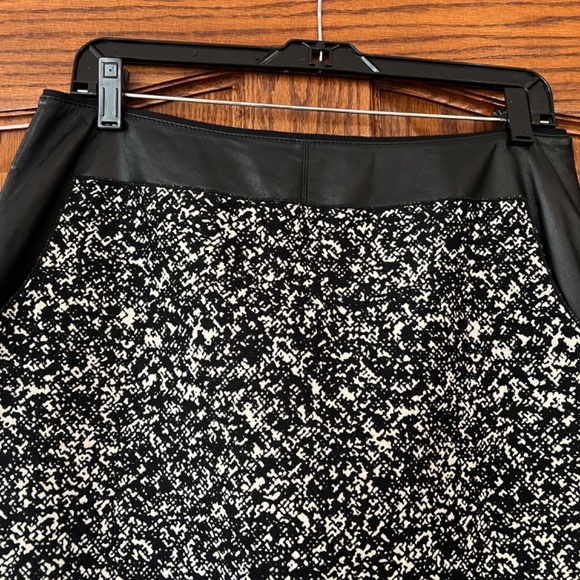 Lafayette 148 New York Black Leather and Wool Skirt Size 8 - Picture 4 of 4